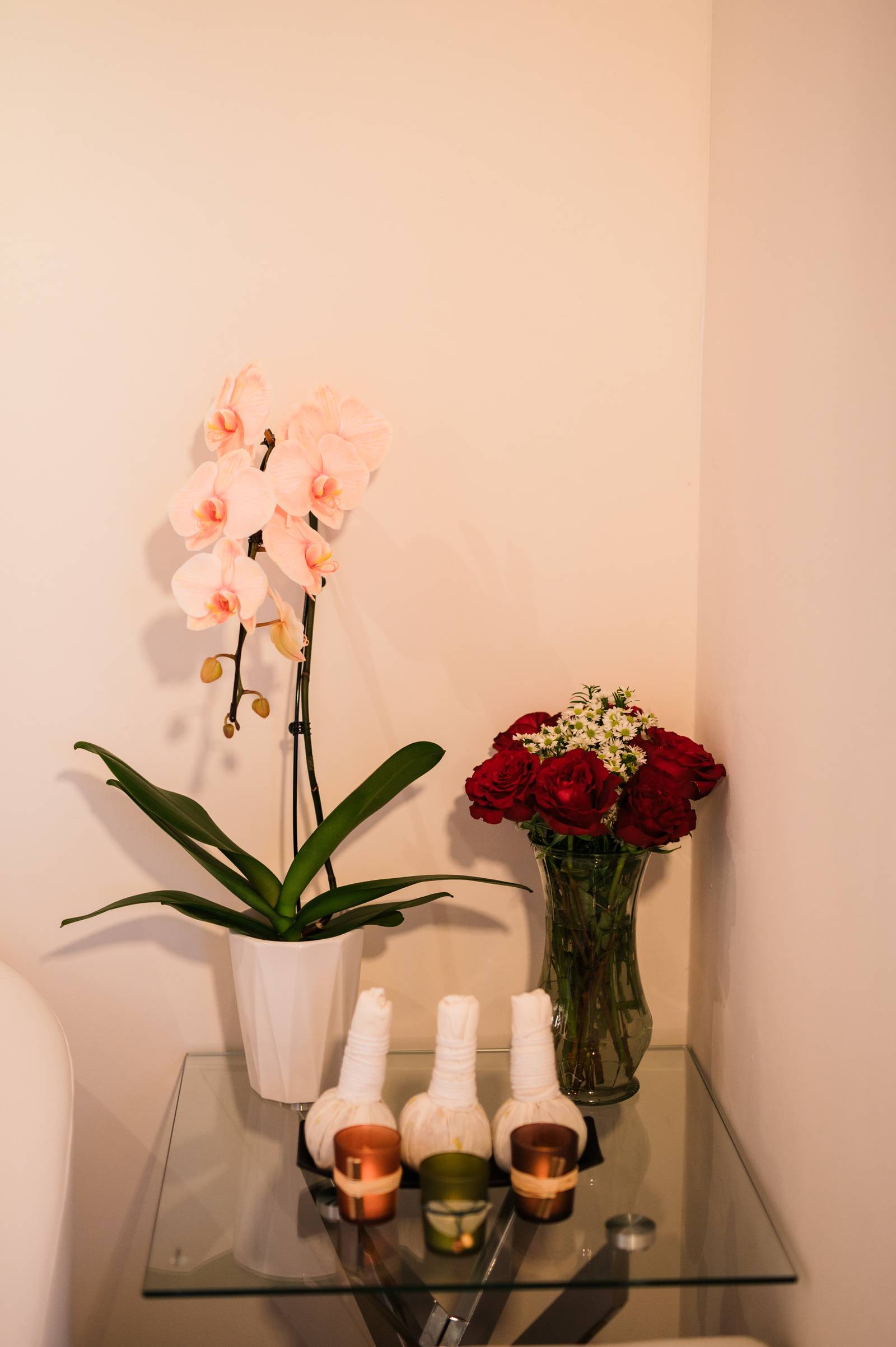 Comfortable lobby space with traditional Thai decor